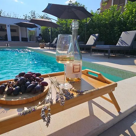 Noa's Pool House * Santalezi