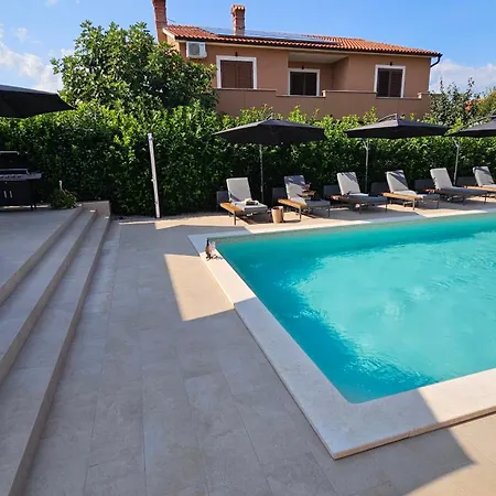 Noa's Pool House * Santalezi