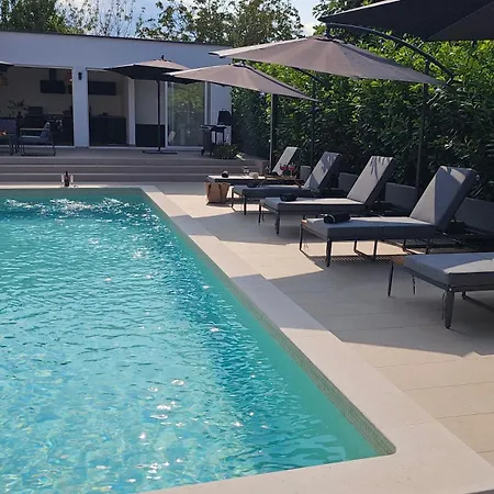 Noa's Pool House Holiday home *