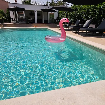Noa's Pool House